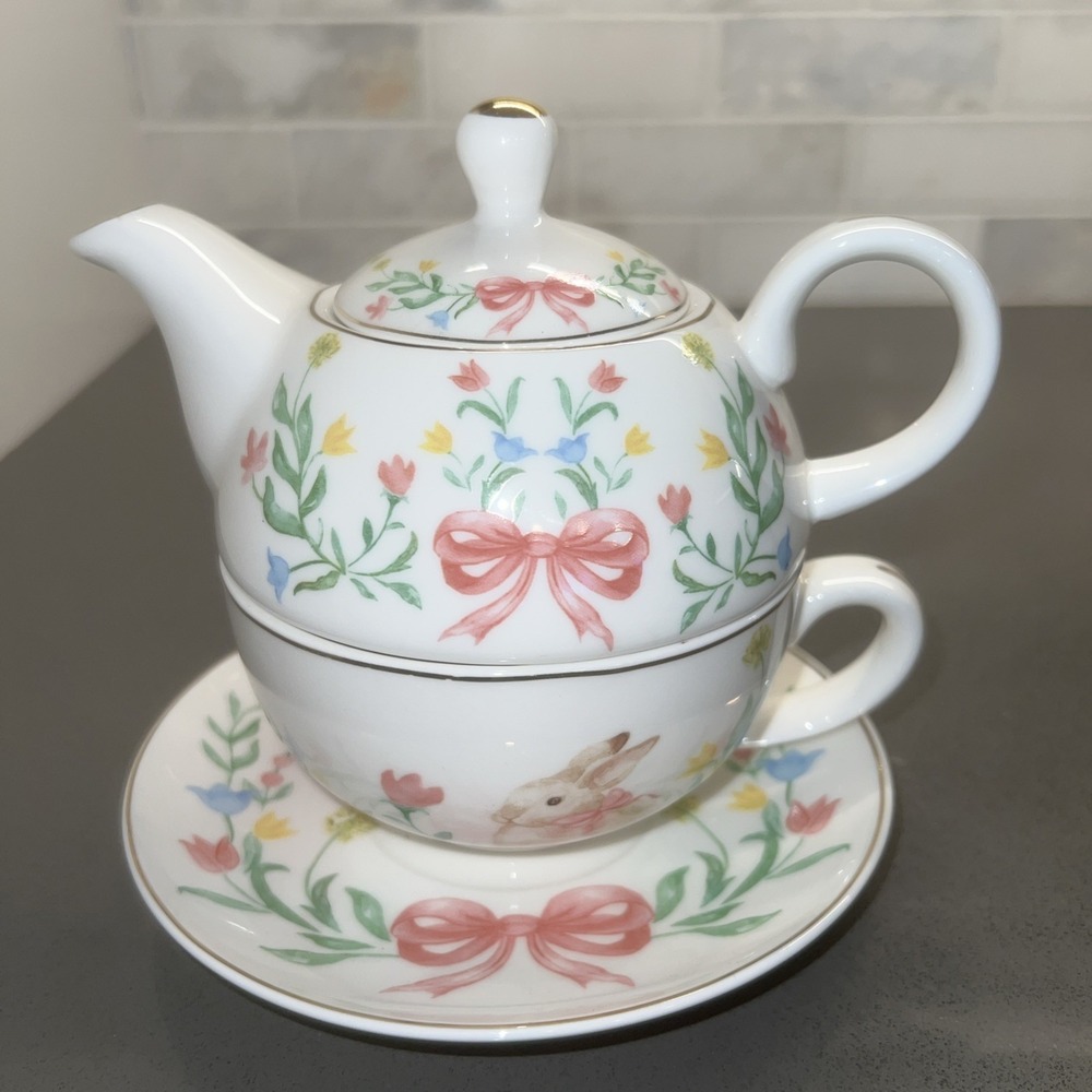 NEW Park Chateau Tea For One Pot/Cup/Saucer Combination Floral/bunny/bow